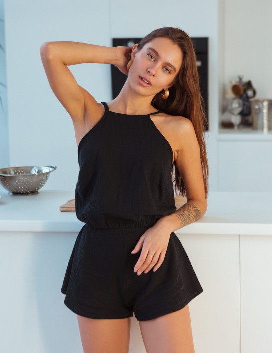 Jumpsuit with closed neckline black