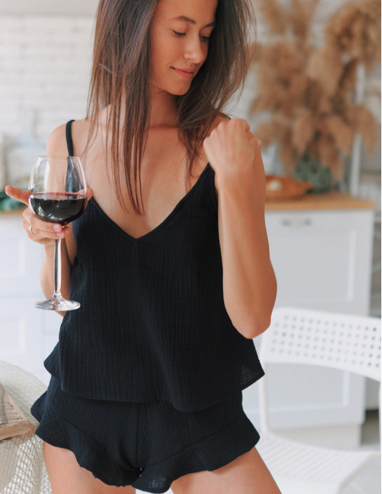 Pajama set with top and ruffled shorts black
