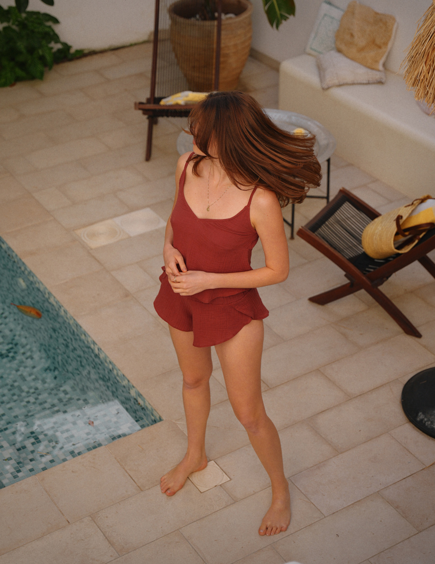 Pajama set with top and BUTTERFLY-CUT SHORTS Brickcolor