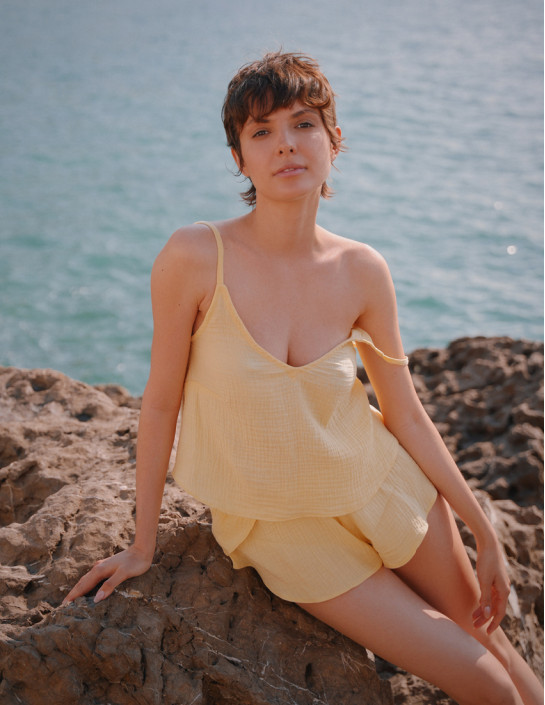 Pajama set with top and BUTTERFLY-CUT SHORTS Yellow