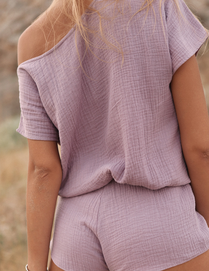 Lavender muslin T-shirt with an asymmetrical neckline