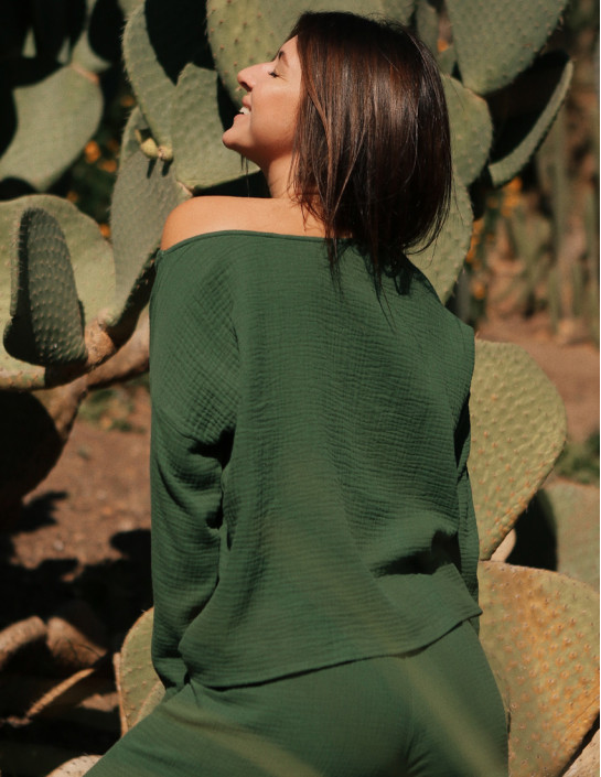 Лонгслів з асиметричним вирізом з мусліну зелений