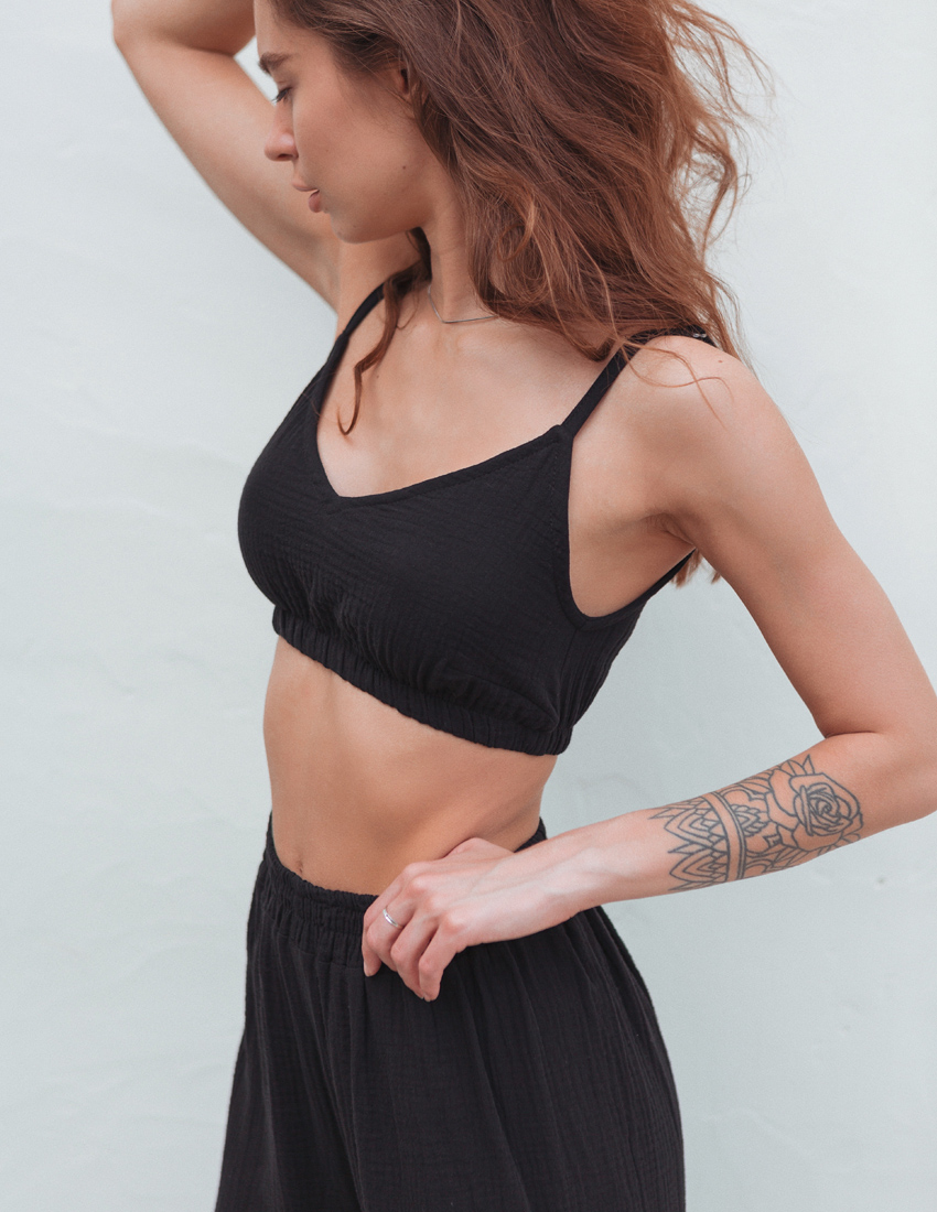 Black short top with thin straps made of muslin