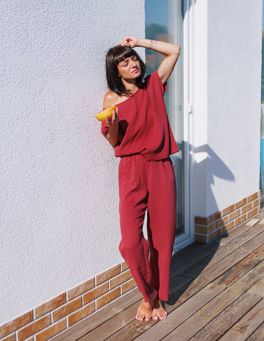 Set: Straight-Leg Pants and T-Shirt in Muslin | Brick Color