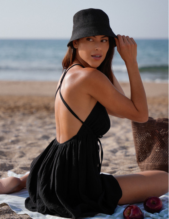 Open-back dress in Black