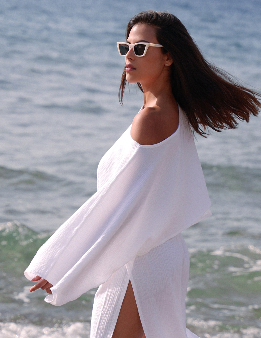White longsleeve with wide sleeves
