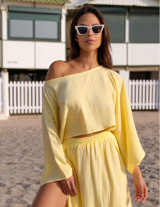 Yellow longsleeve with wide sleeves