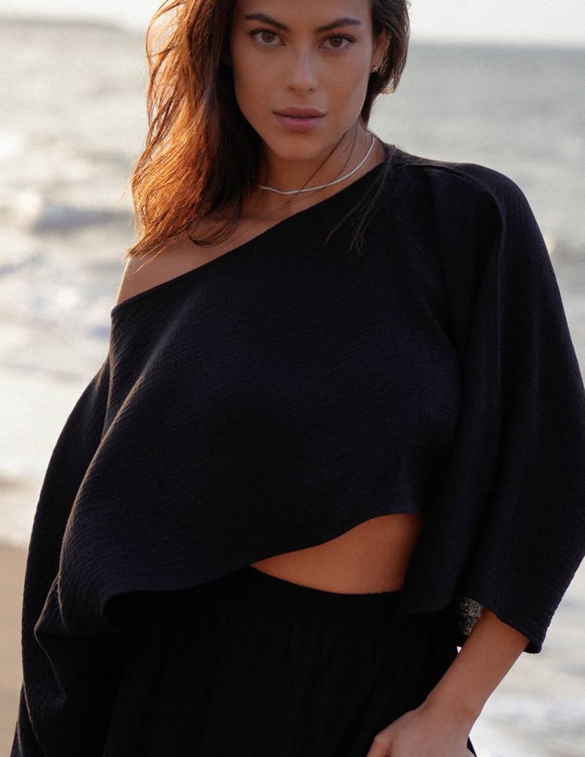 Black longsleeve with wide sleeves