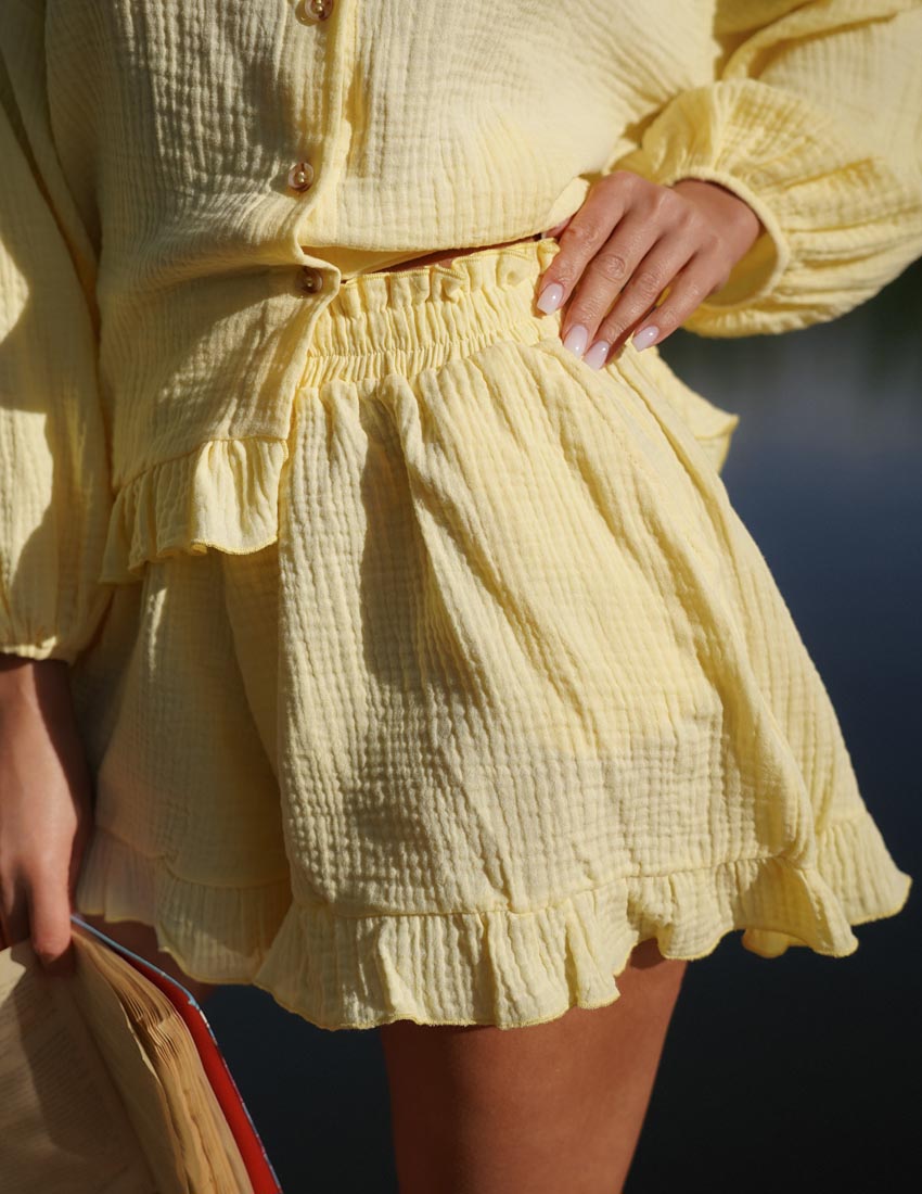  Muslin ruffled pocket shorts; yellow