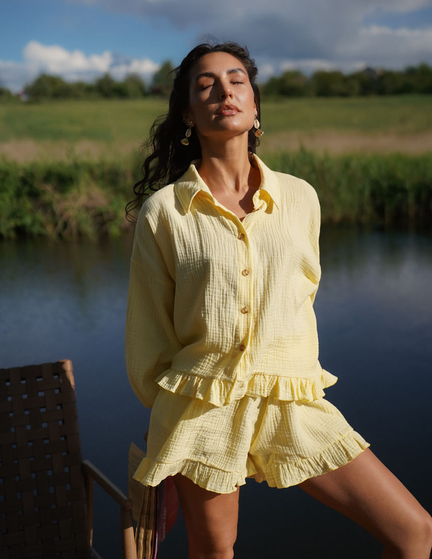 Set: ruffle shirt and muslin pocket shorts; yellow