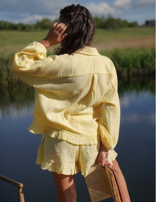 Set: ruffle shirt and muslin pocket shorts; yellow