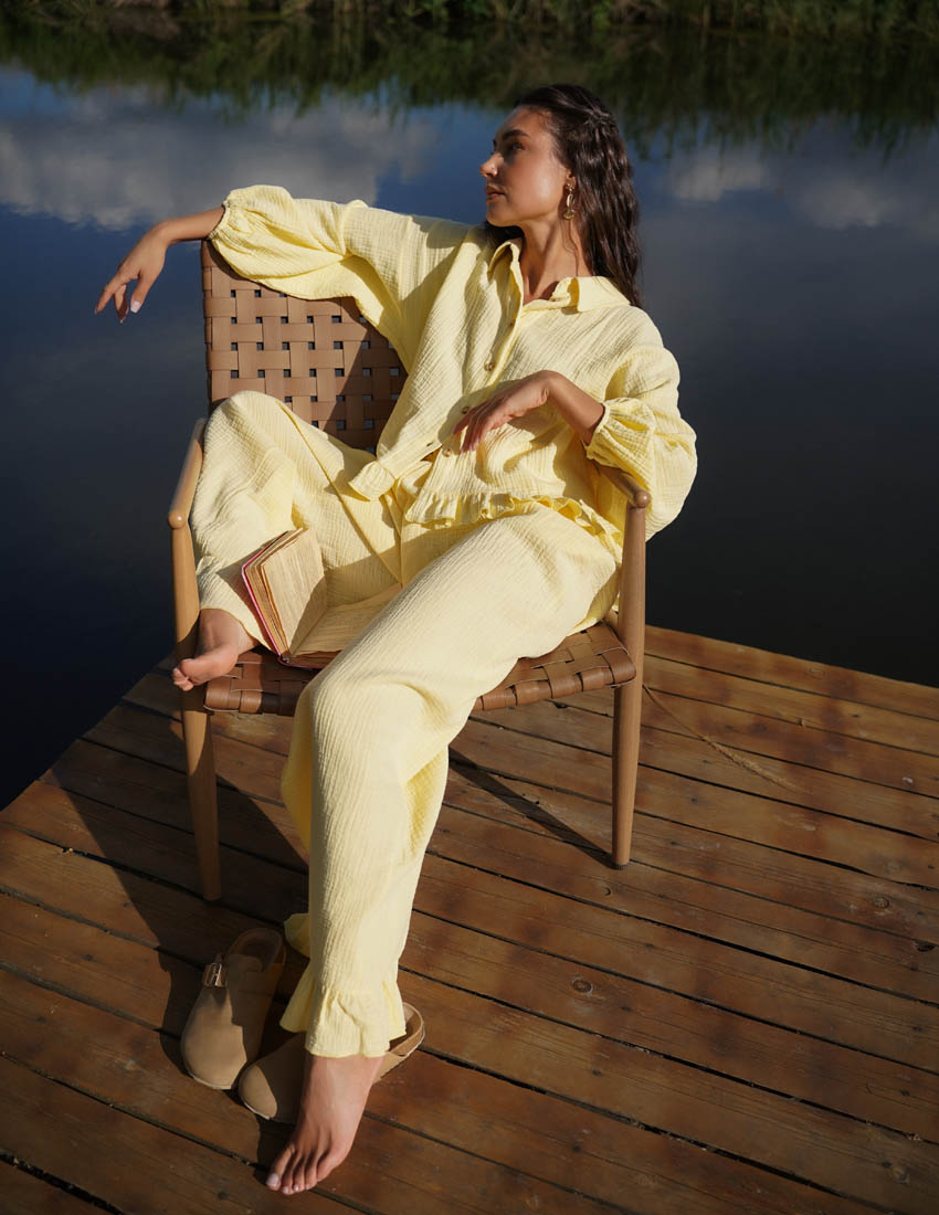 Set: ruffle shirt and muslin pocket pants; yellow