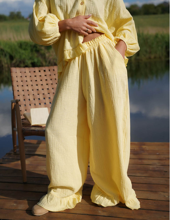 Set: ruffle shirt and muslin pocket pants; yellow